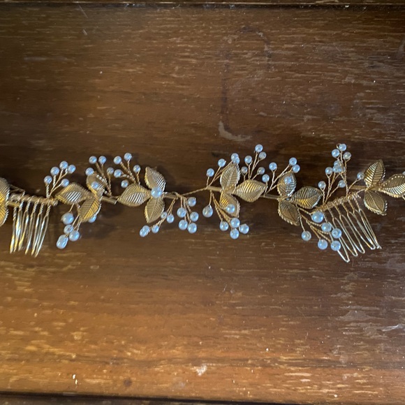 SOLD Leaf and pearl hair jewelry - FREE add on - Picture 1 of 1